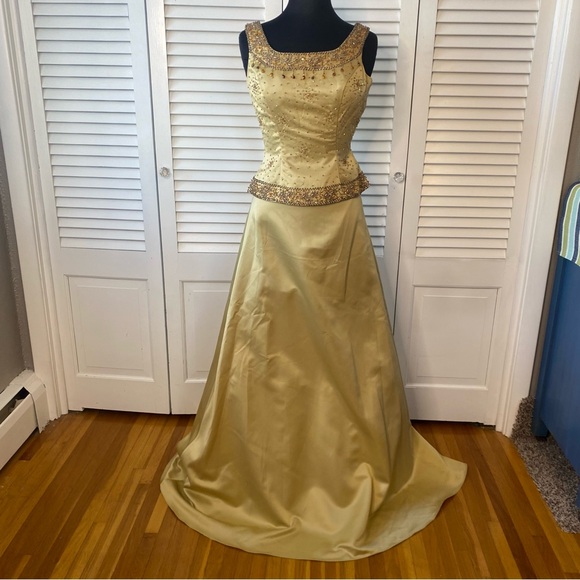 Jovani2-Piece Gold Beaded Formal DressSize 4